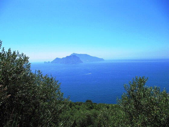 capri vista dalla penisola sorrentina
